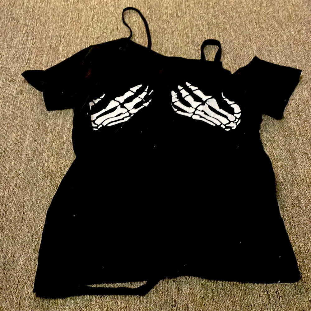 Uneven off shoulder ripped tshirt with skull hands Halloween look